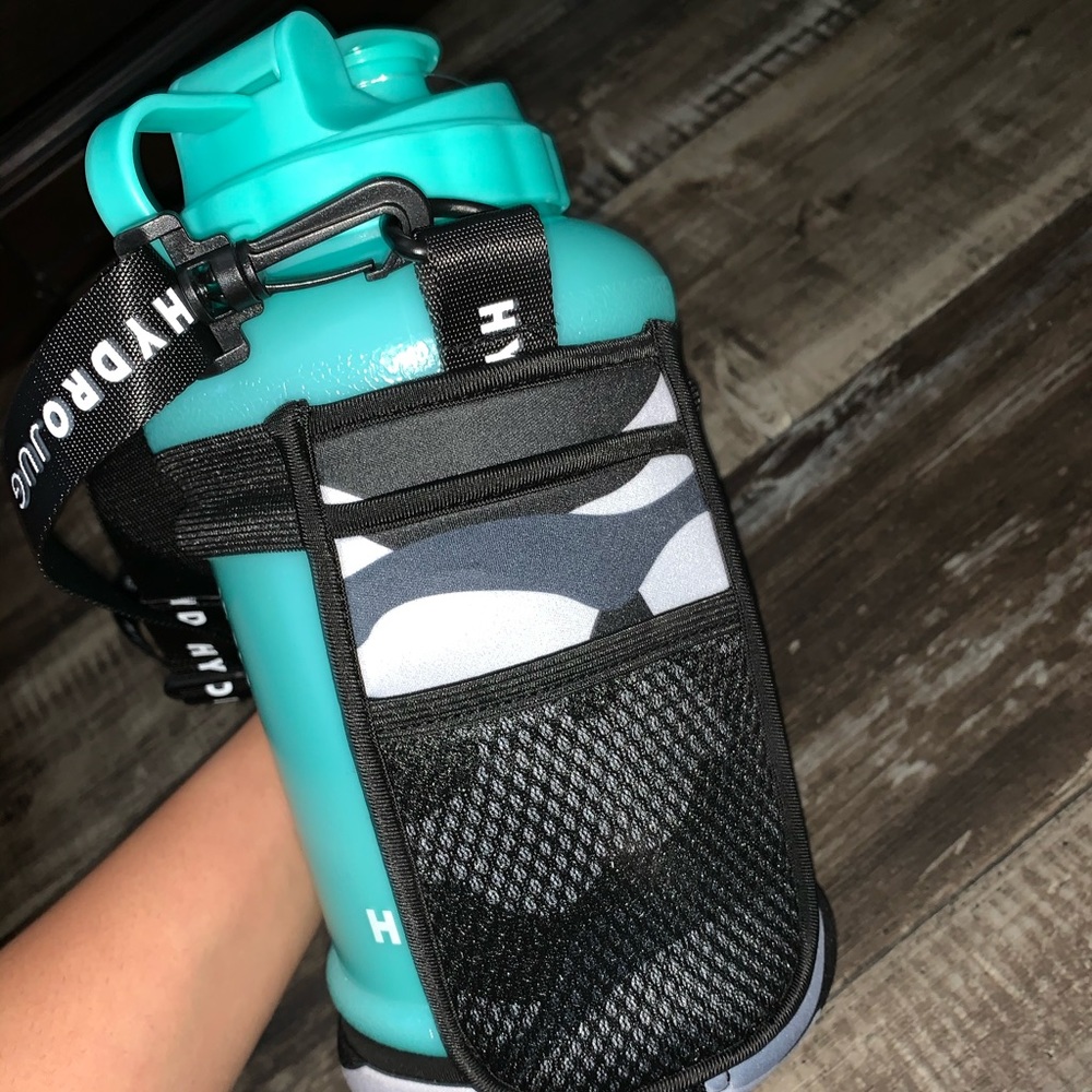 SOLD ON Ⓜ️Hydrojug + Camo Sleeve